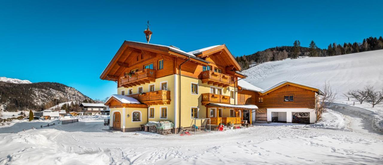 Apartment Baby- Und Kinderbauernhof Montaning
